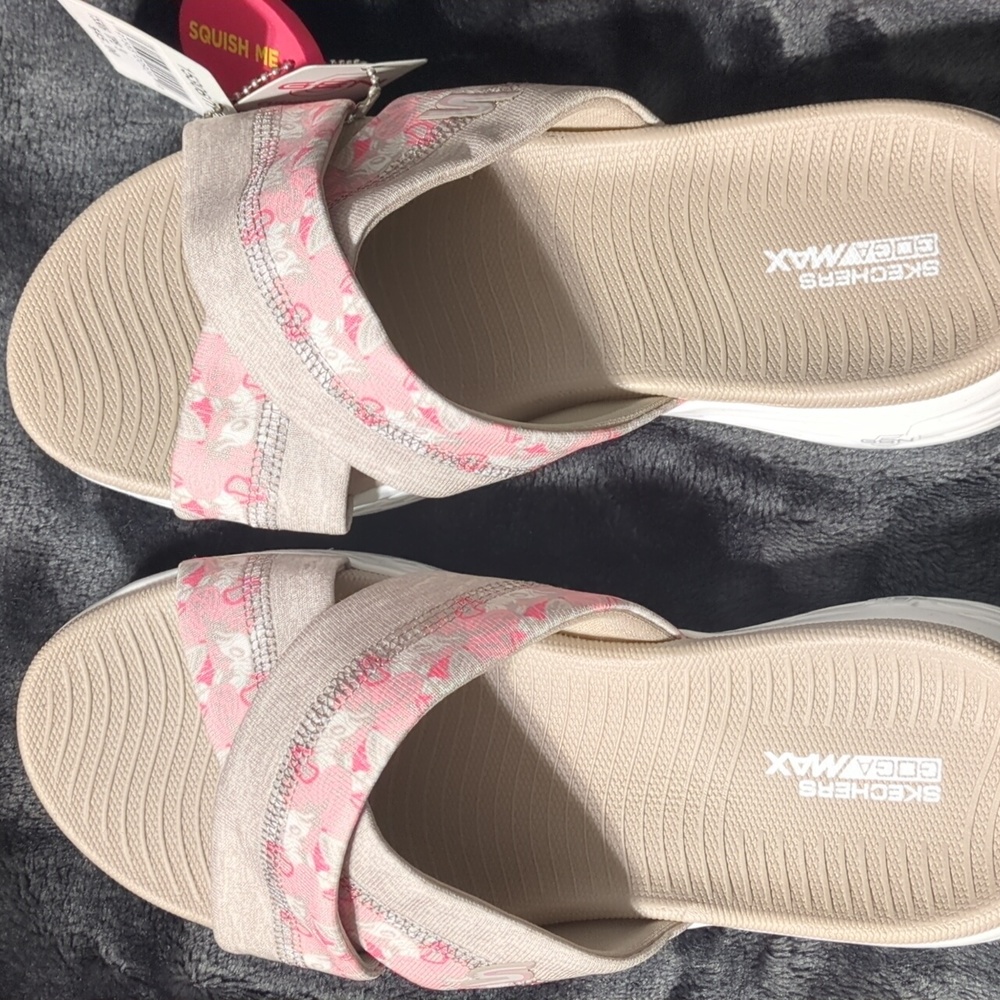 Skechers goga max sandals